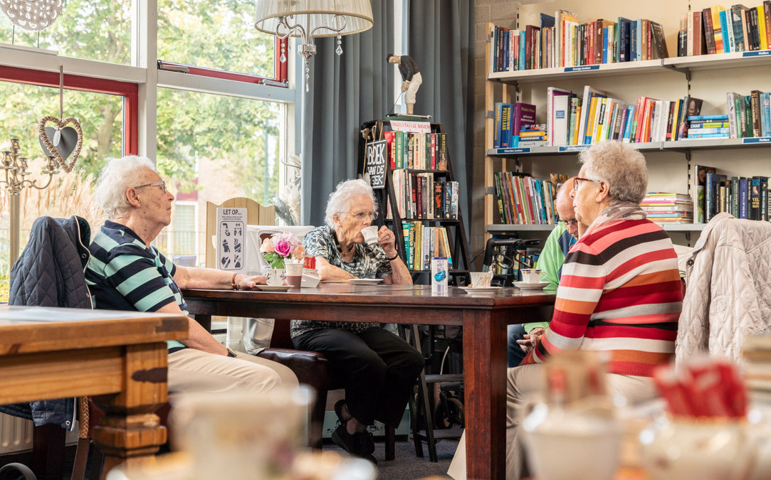 Koffie bij de buurvrouw
