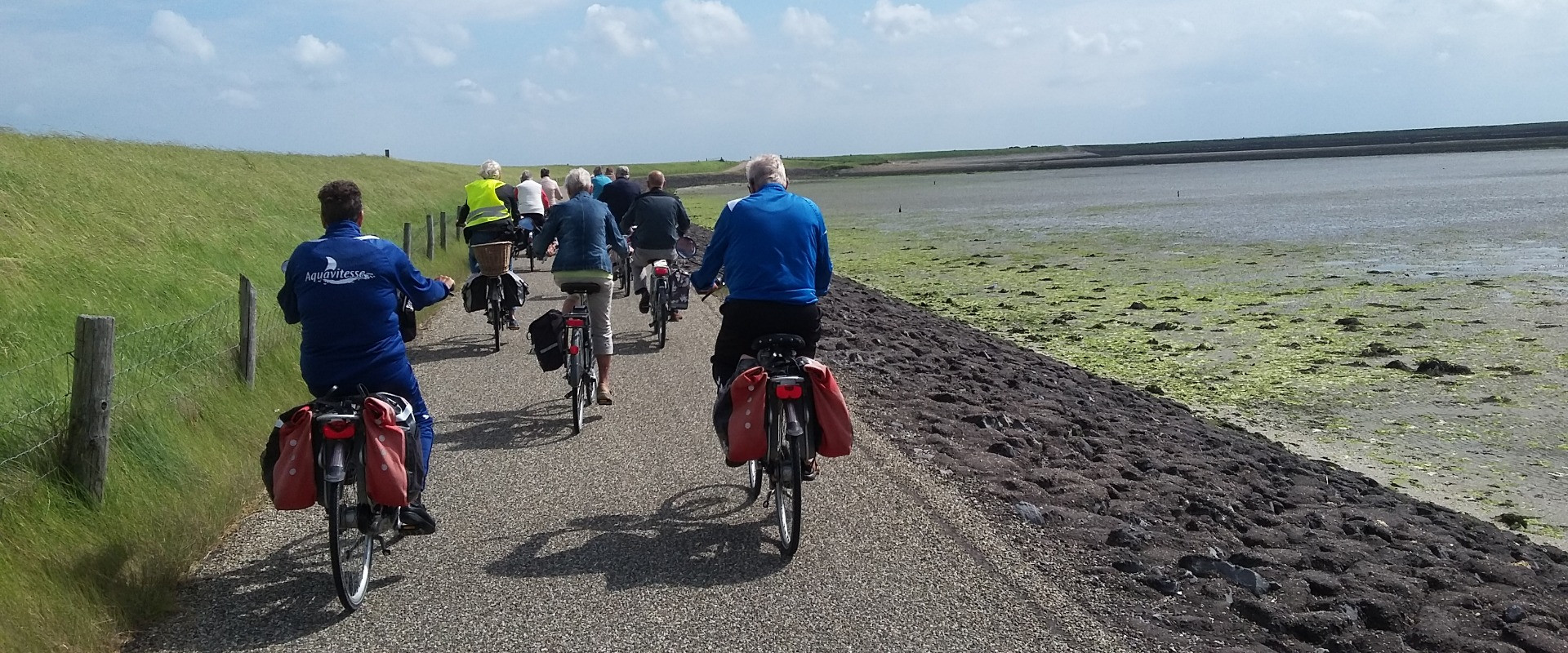 fietsen langs de dijk van Schouwen-Duiveland
